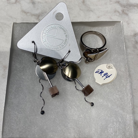 Fun earring and ring set - Picture 3 of 10